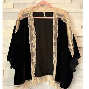 WILLOW & CLAY ANTHRO Short Black Velvet  Lace Open Front Kimono One Size Goth